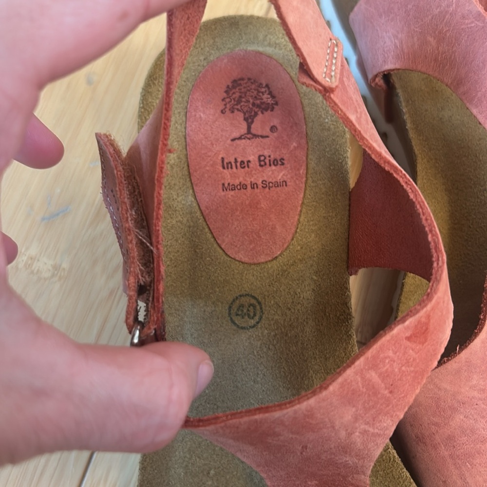 InterBios Red Leather Platform Sandal size 40, barely worn - Picture 4 of 8